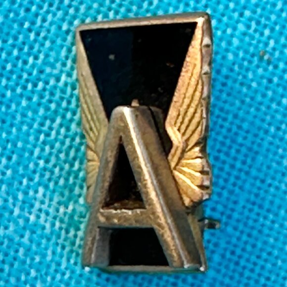 3 Vintage Gold  & Enameled Pins Signed KAAG 10K with Gemstones "A" & Wings Motif - Picture 5 of 13